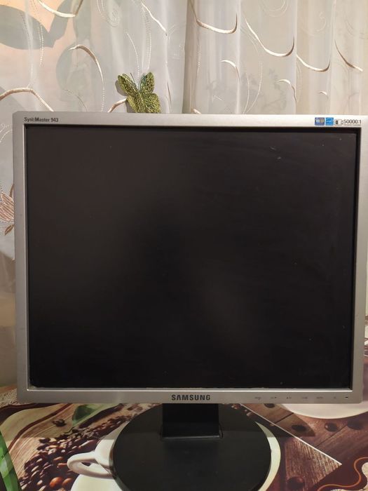 Продам 4 м.о.н.і.т.о.р.и.