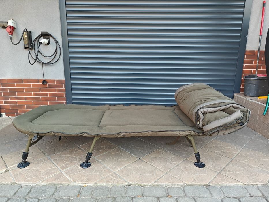 Łóżko karpiowe Avid Carp Benchmark Memory Foam Sleep System poduszka