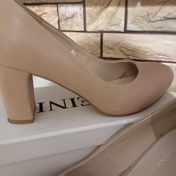 Buty na  obcasie