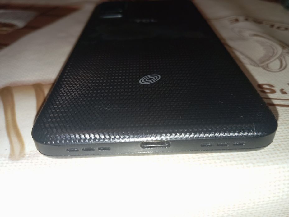 Телефон TCL T607