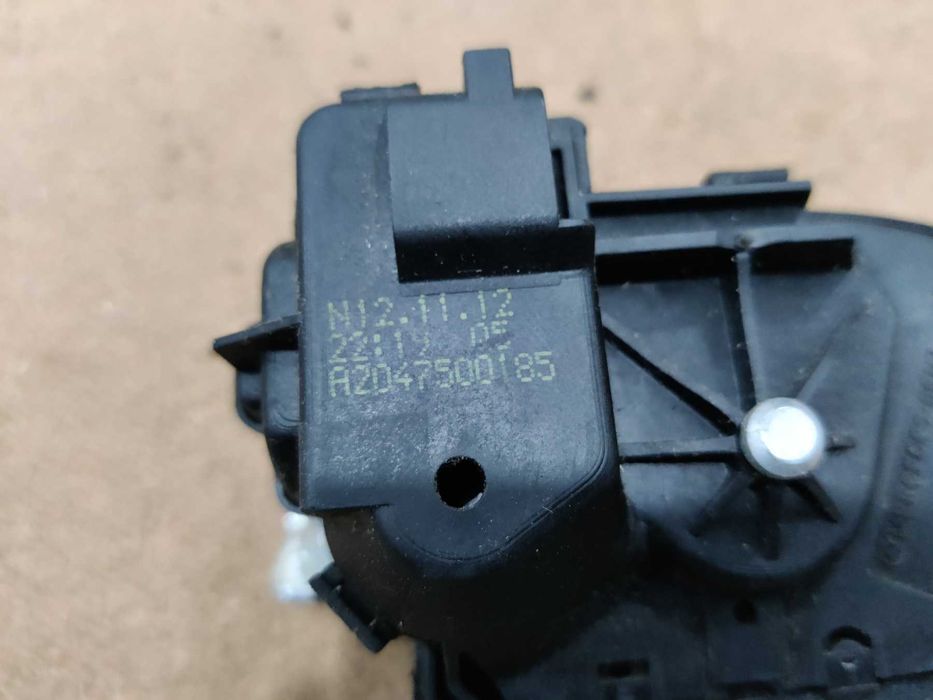 Замок кришки багажника mercedes  w204 w207 w212 w218