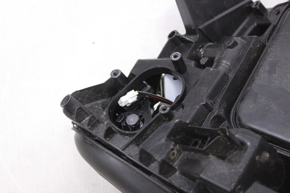 Lampa lewa reflektor przedni przód MERCEDES W205 r14-18. LED DEPO IGŁA