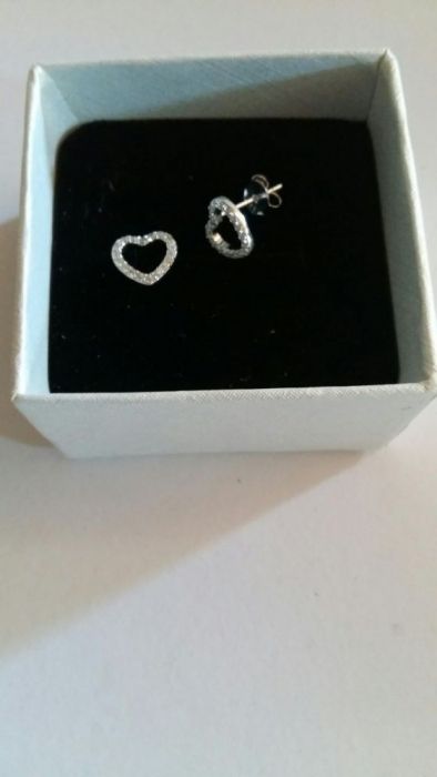 Brincos coração em prata e zircónias!