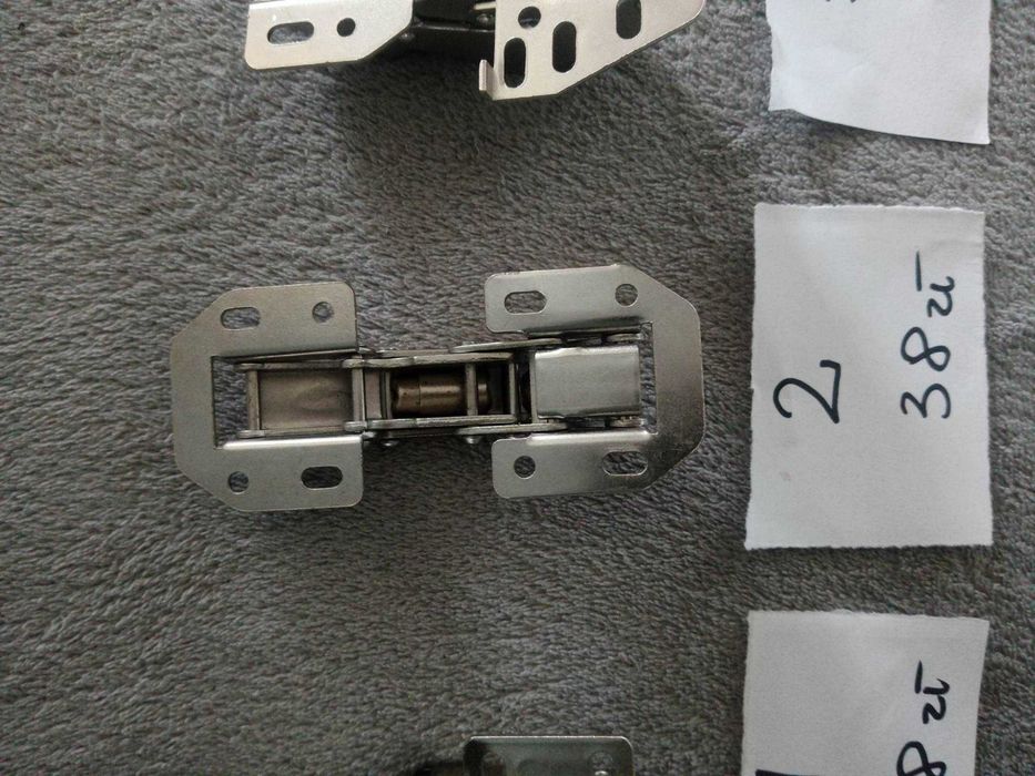 Zawiasy frontów szafek przyczepa kempingowa, kamper