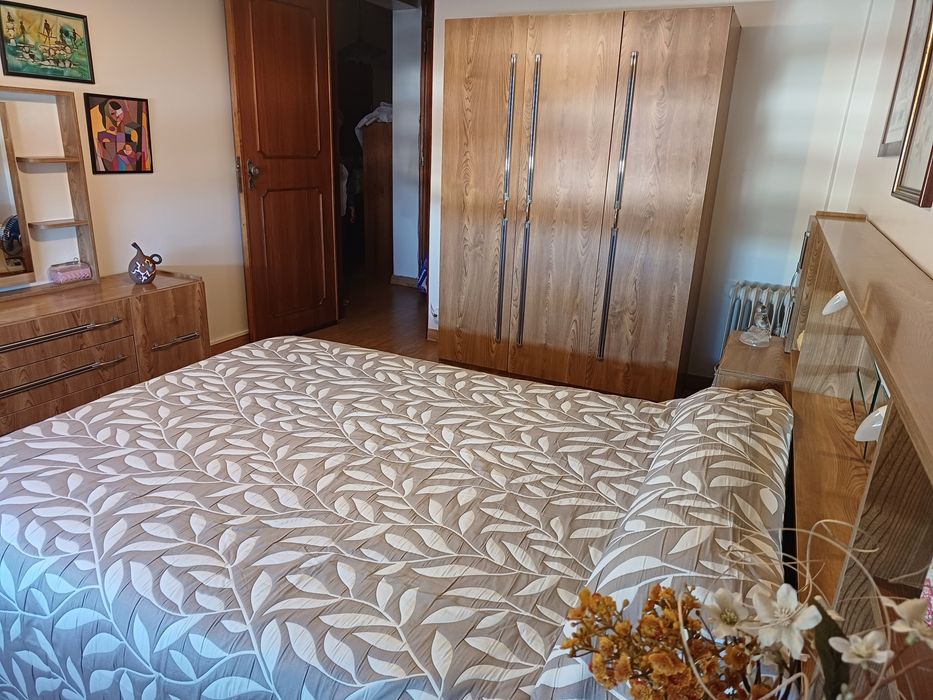 Alugar quarto a estudante universitária