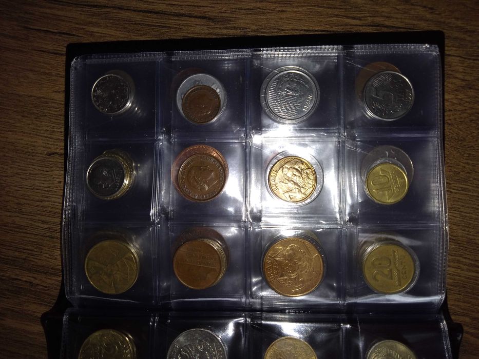 Klaser z monetami świata 96 zł , każda inna. 7
