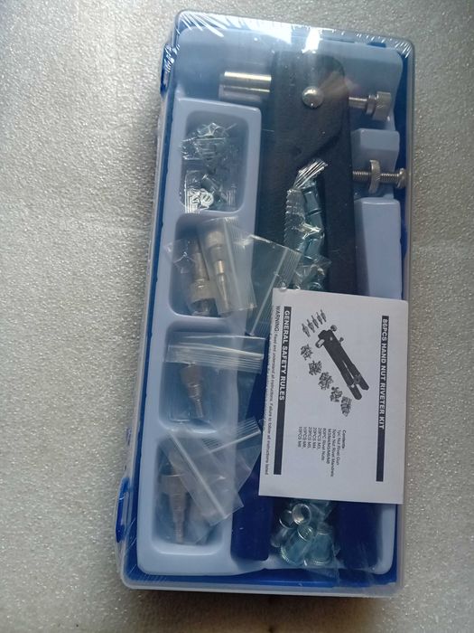 Conjunto de 86 ferramentas para rebitar femeas com alicate .