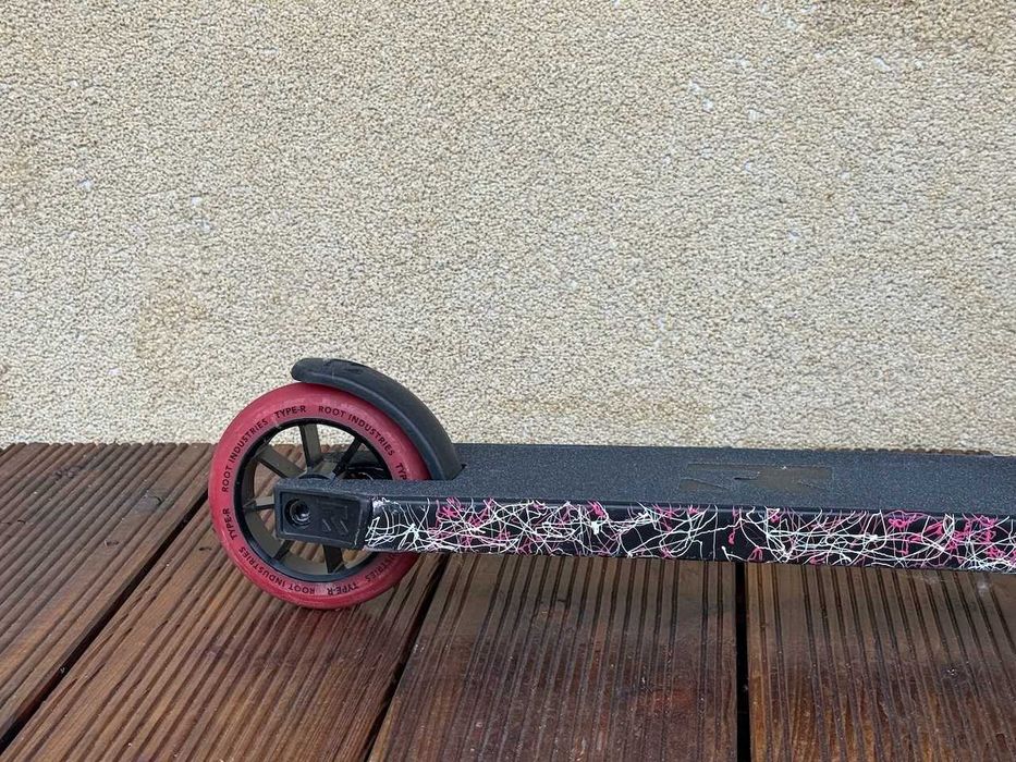 Root Type R hulajnoga wyczynowa | Black Pink Splatter