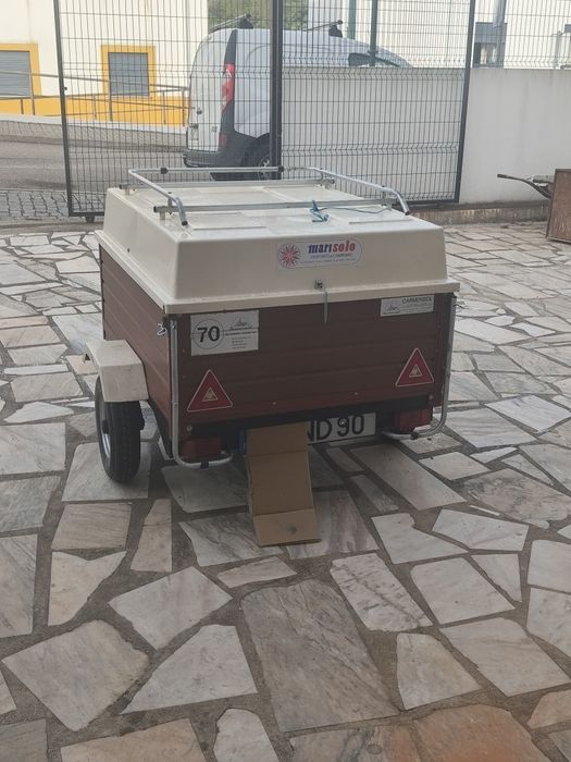 Reboque com cobertura novo