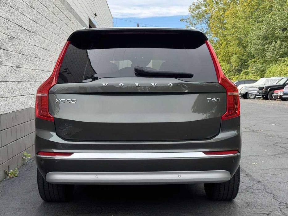 Volvo XC90 B5      2022