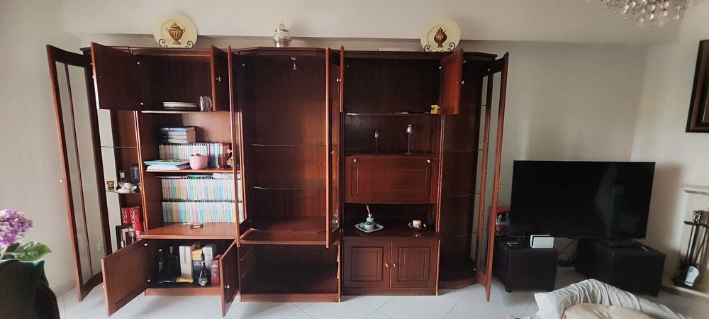 Móvel de Sala com cristaleiras