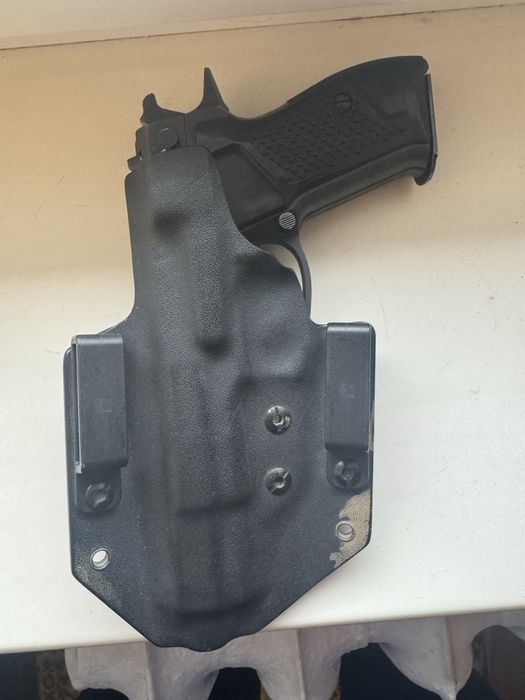 Кобура відкритого типу