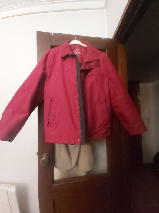 20€ Vendo cada blusão  guess e mike davis