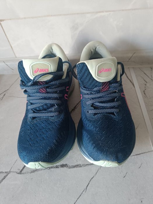 Кросовки asics у гарному стані