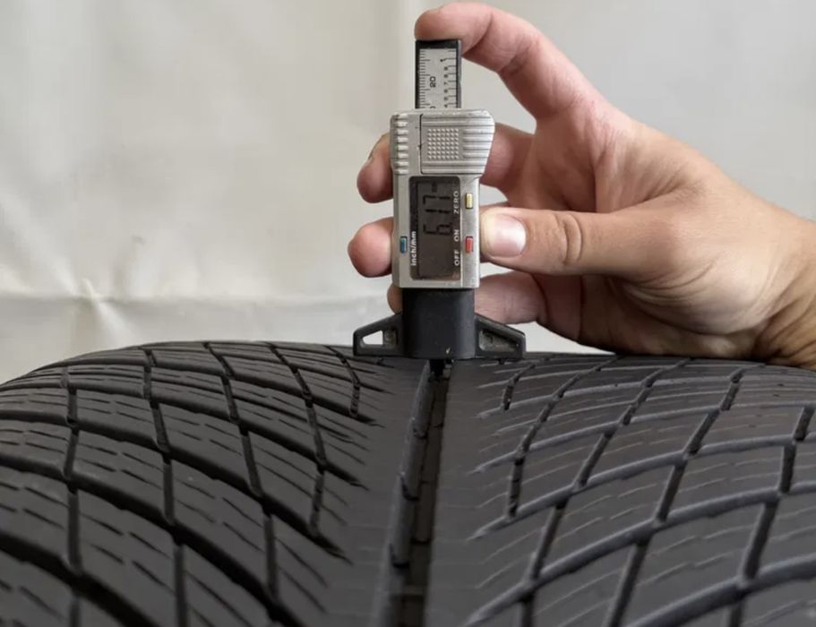 Шини 6.1мм 2023 рік 305/30 R21 Michelin зима