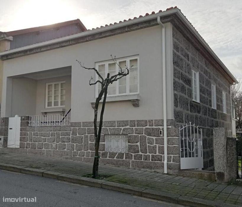 Quarto em moradia a 100 m da UNIVERSIDADE