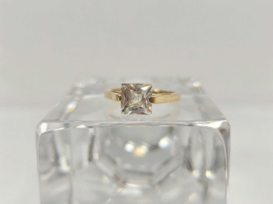 Złoty pierścionek z cyrkonią p:585 w:2,66g r:11