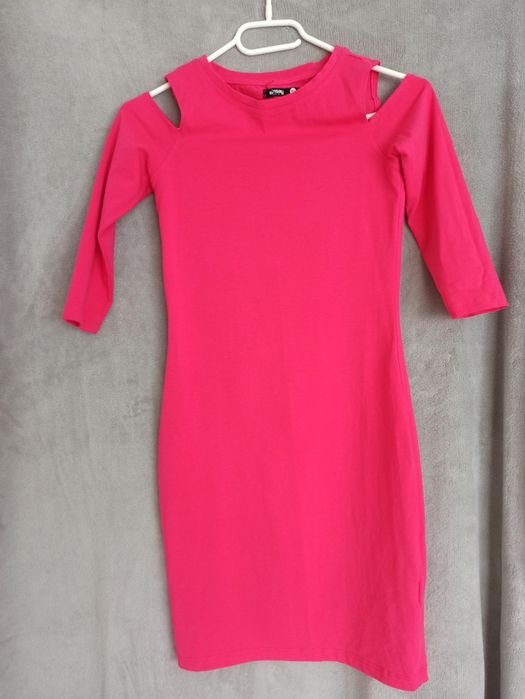 Sukienka różowa xs , kolor w rzeczywistosci nie jest tak intensywny