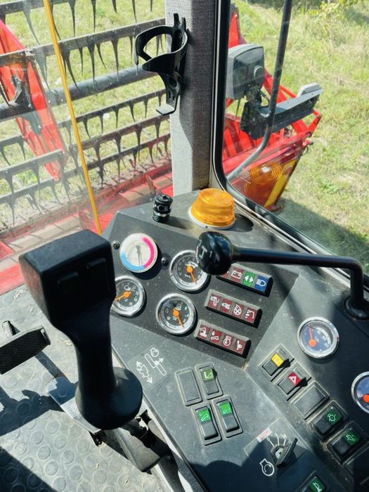 Комбайн MASSEY FERGUSON 28 Hydro
