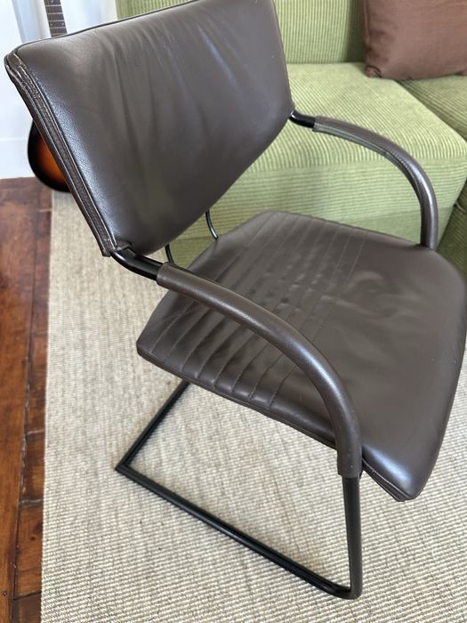 Cadeira vintage em pele e metal – estilo Bauhaus / cantilever