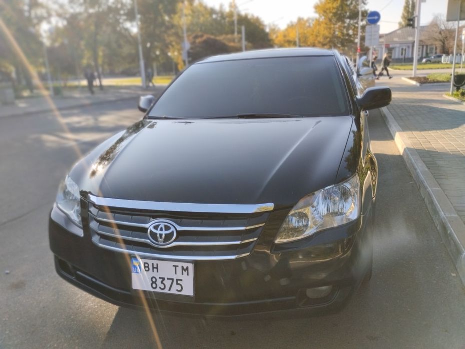 Тойота Авалон семейный автомобиль