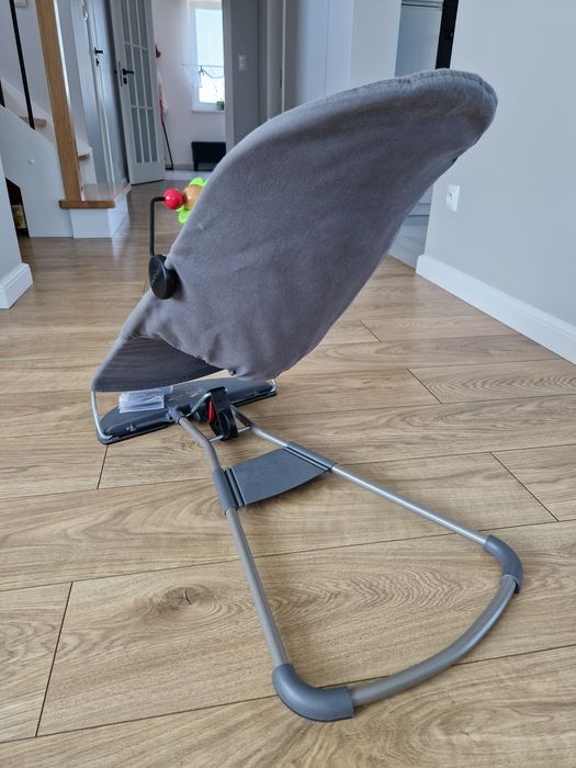 Bujaczek Babybjorn z zabawką