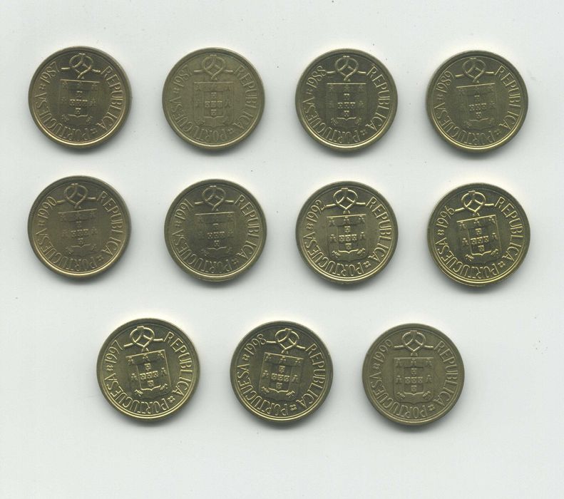Colecção de 46 Moedas Latão-Níquel - 1$, 5$ e 10$