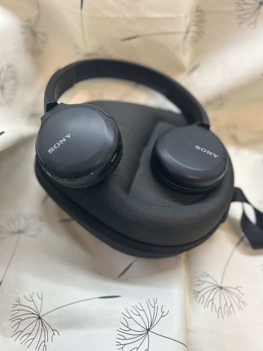 Навушники Sony WH-CH510 Black в комплекті з чохлом для навушників