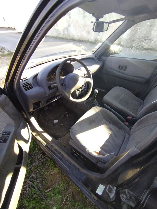 Nissan Micra leia a descrição