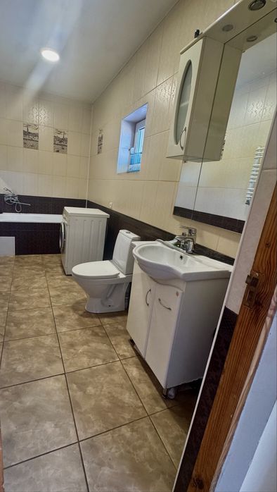 Продаж комерційного об’єкта з житловим будинком у м. Острог