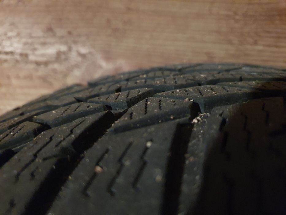 Nokian  WR D4 215/55/17  opony  zimowe cena za komplet ładne zimówki