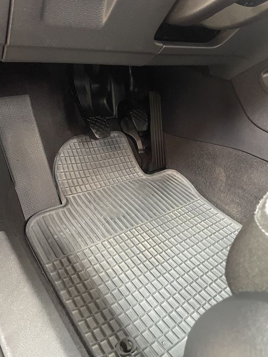 Volkswagen Golf . 1,4 mpi . 2003 рік. Червоний металік