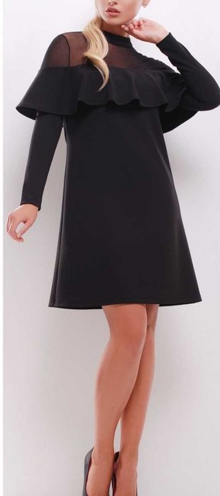 Чёрное платье с воланом , размер L