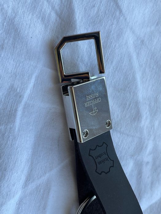 Брелок-карабин Victorinox с серебряной эмблемой, натур кожа. Новый
