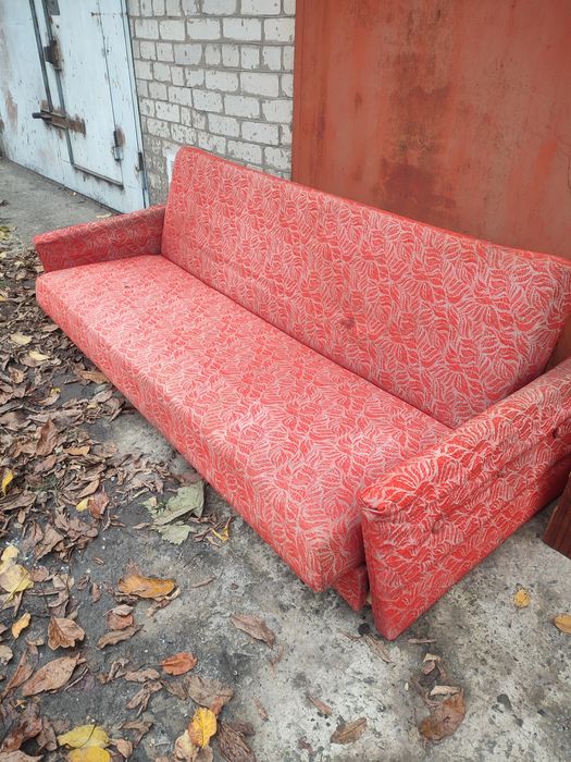 Диван розкладний, книжка.