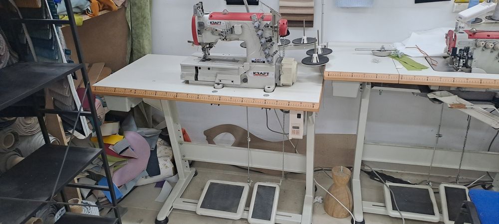 Overlock przemysłowy KRAFT KF858D-01CBX356 4/5-nitkowy + stół i silnik Servo