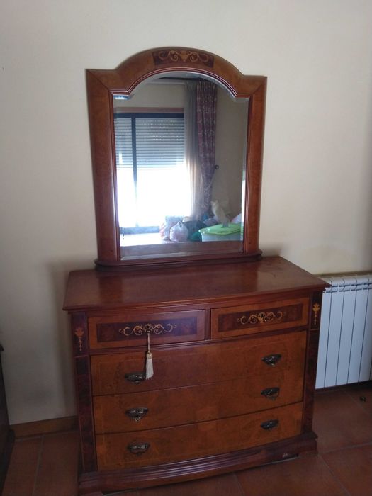 Quarto completo em bom estado.