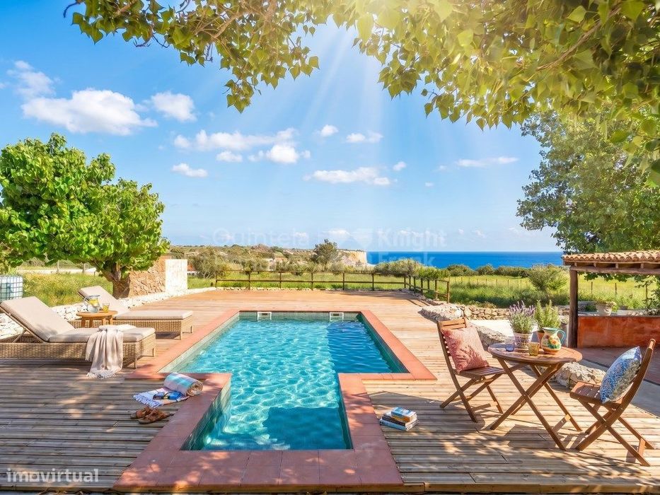 Quinta com moradia T3 com vista de mar em Sesimbra