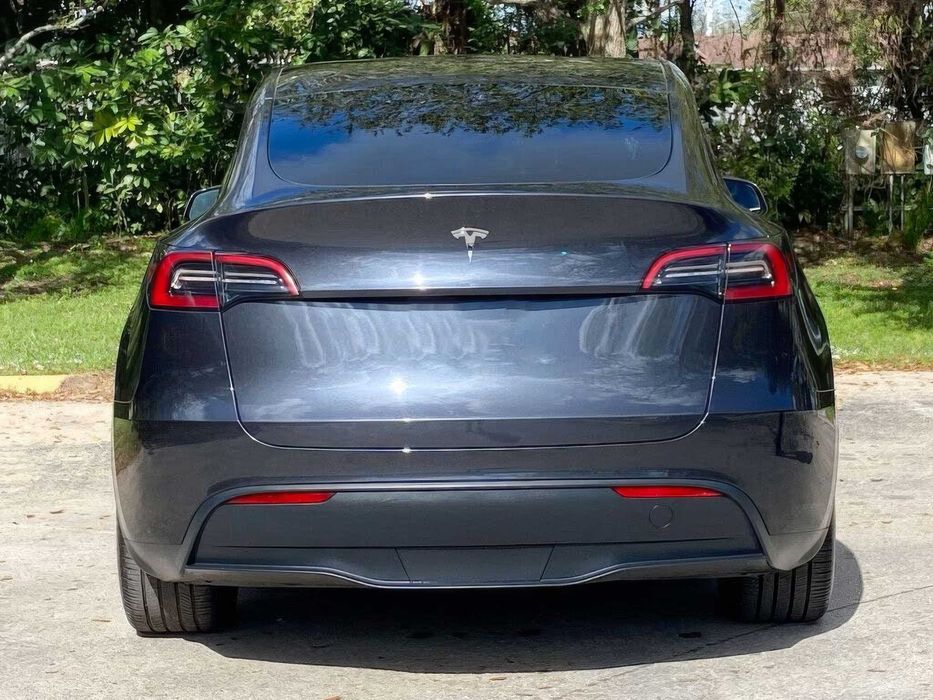 Tesla Model Y Long Range      2023