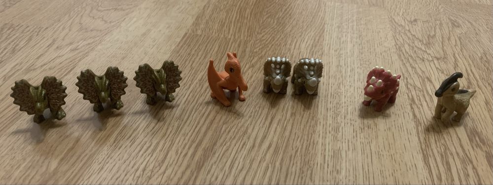 Kinder іграшки динозаври