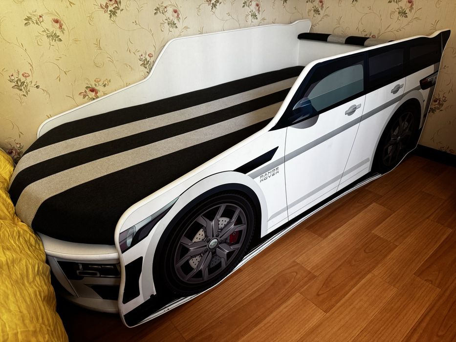 Дитяче ліжко машинка