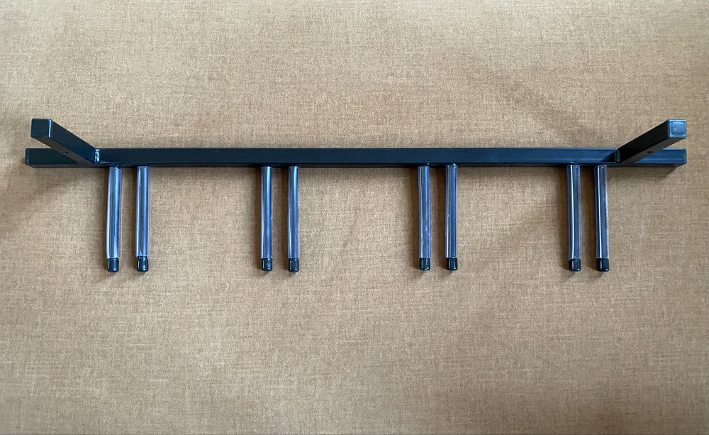 Wieszak ścienny na narty