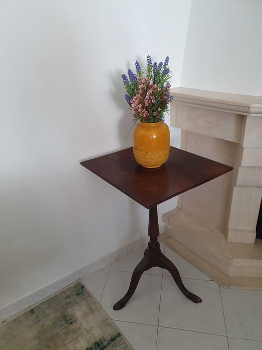 Mesa de madeira pé de galo