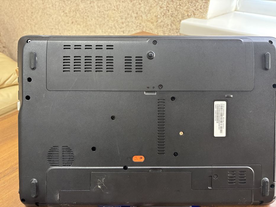 Ноутбук Acer Aspire E1-521