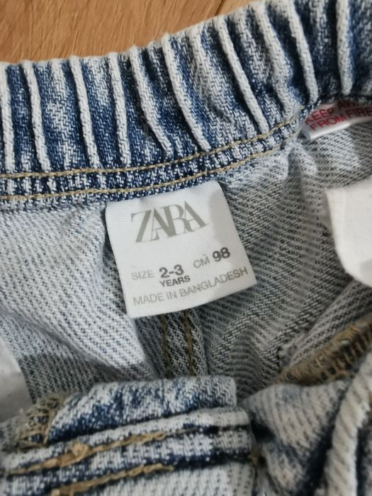 Jeansy Zara 98 spodnie dżinsy jasnoniebieskie chłopięce uniseks