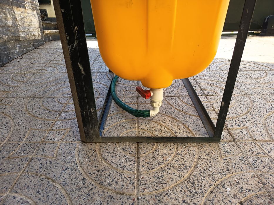 Depósito 200 Litros com Suporte Metálico e Torneira