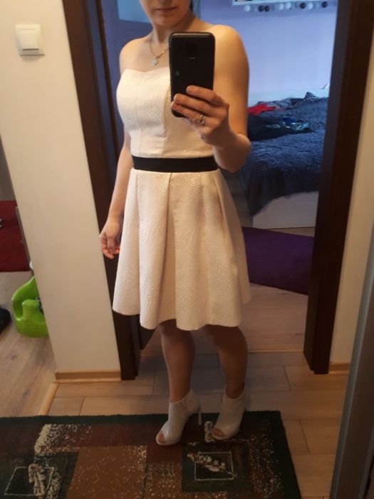 Kremowa, dziewczęca sukienka M