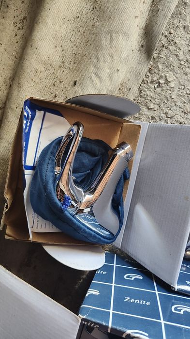 Misturadora de banheira e torneira de lavatório novos