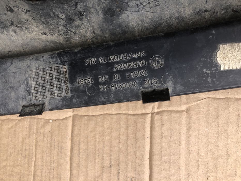 Zaślepka haka holowniczego BMW X3 E83 przed Lift