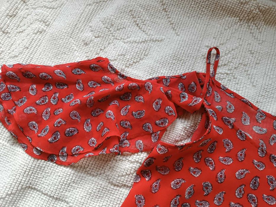 Piękna bluzeczka na lato - na ramiączkach, jak nowa czerwona - M- XL.